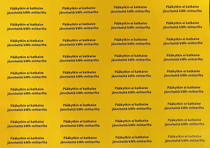 Tarra Pääkytkin EI Katkaise jännitettä kwh-mittarilta 20*70mm 36kpl/arkki Keltainen tarra jossa musta painatus - A4 4-väri Muotoonleikatut tarrat  - TARPAAkytkin11 - 1