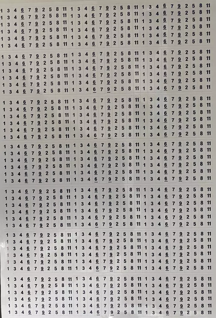 KWH-jälkimittaus mittareiden johtimien numeromerkintä sarja 7*nrot 1, 3, 4, 6, 7, 9, 2, 5, 8 ja 11, tarrat tulevat arkkina jossa kaikkia numeroita on 21kpl, yhden tarran koko 6x38mm - A4 4-väri Muotoonleikatut tarrat  - TarkWh3 - 1