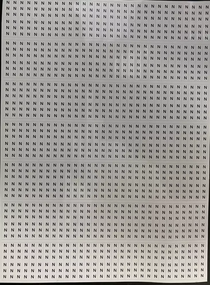 Johdinmerkkaus tarra musta N valkoisella pohjalla, tarrat tulevat arkkina jossa N-tarroja on 210kpl, yhden tarran koko 6x38mm - A4 4-väri Muotoonleikatut tarrat - TararkNvalkx210kpl - 1