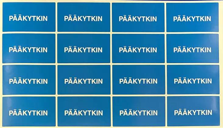 Ryhmäkeskustarra sininen Pääkytkin 4-mod arkilla 16 kpl - A4 4-väri Muotoonleikatut tarrat  - RK-TARPAAkytkin4Ms - 1