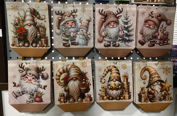 Kestokassi Tonttukuviolla 23x21,5x11cm Kassit toimitetaan vaihtelevilla kuvilla mitä varastosta löytyy - Lahjakassit - kestokassiTonttu_S - 1