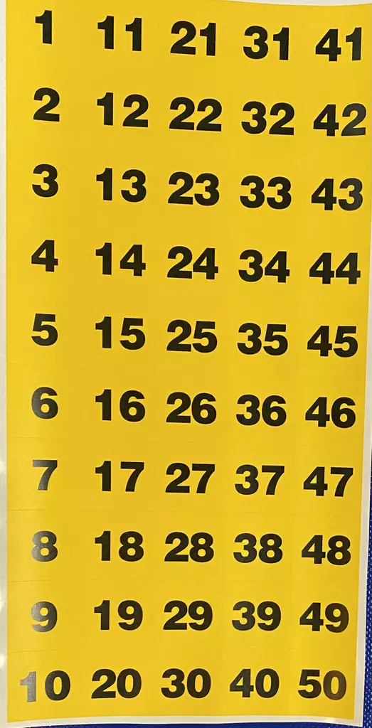 Keltainen numerotarra, Musta nrot 1-50 - A4 4-väri Muotoonleikatut tarrat  - TAR1-50KeMu - 1